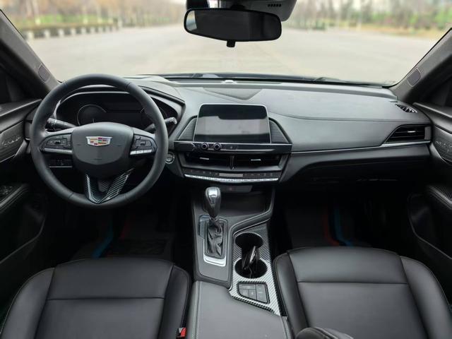 Cadillac CT4 2023 thumb 2