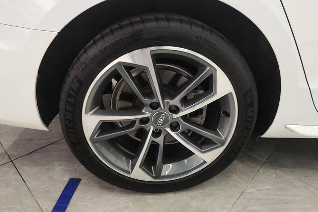Audi A4 2020 thumb 2