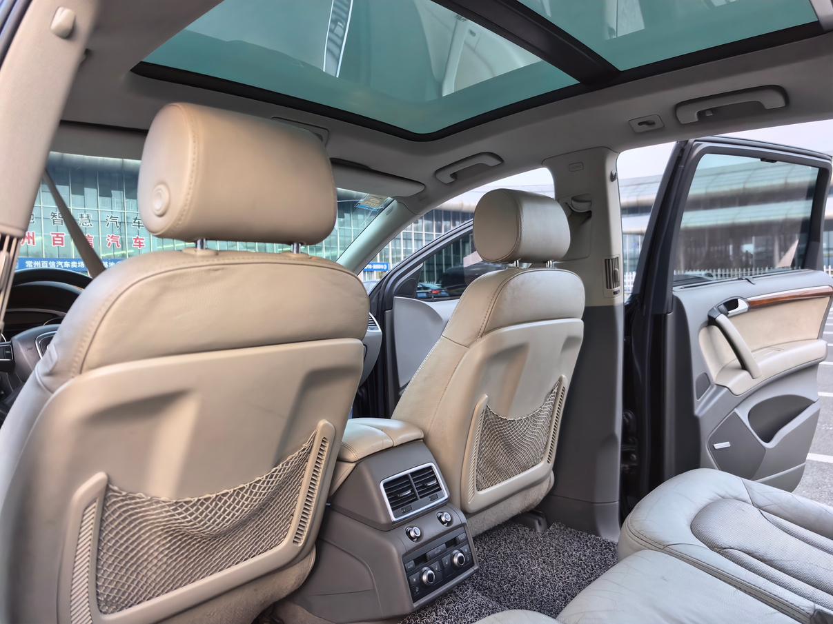 Audi Q7 2010 thumb 7