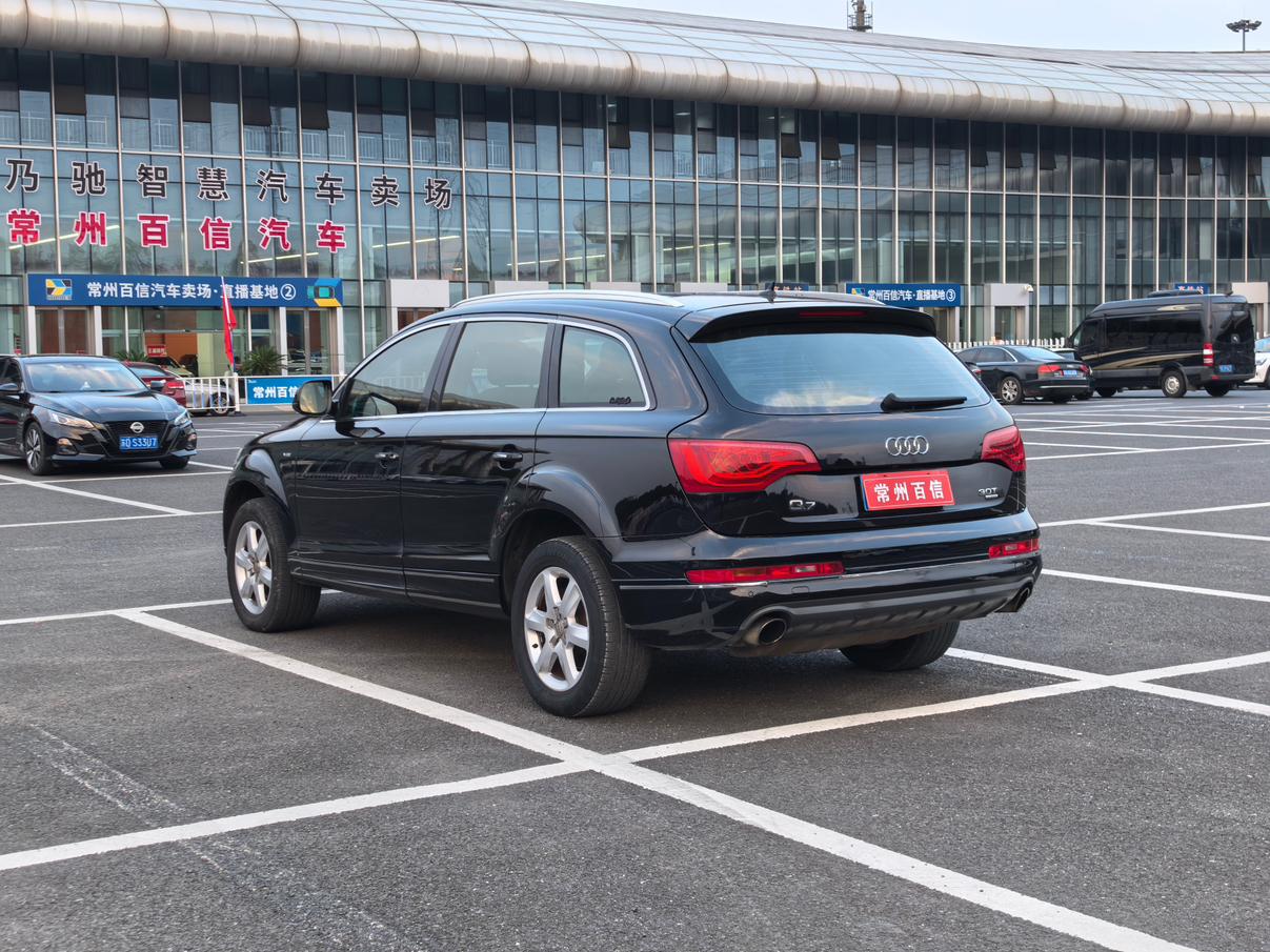 Audi Q7 2010 thumb 11