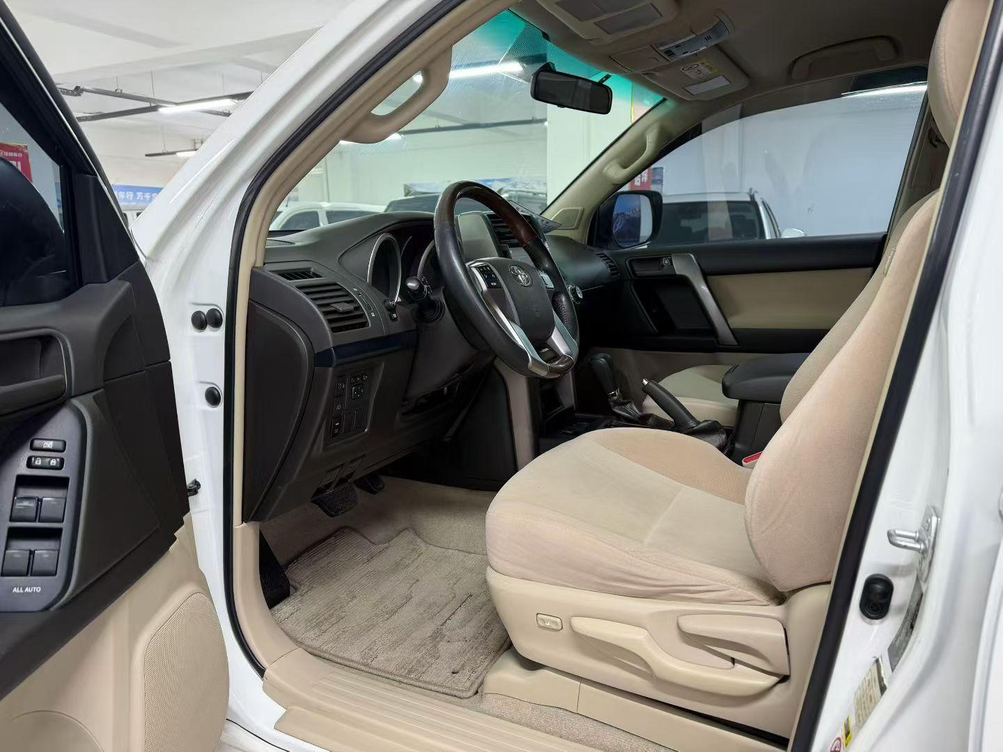 Toyota Land Cruiser Prado 2013 thumb 6
