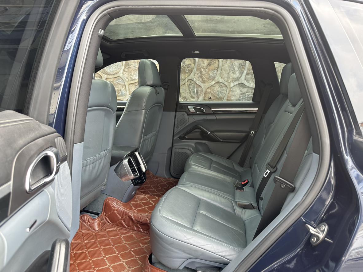 Porsche Cayenne 2012 thumb 7