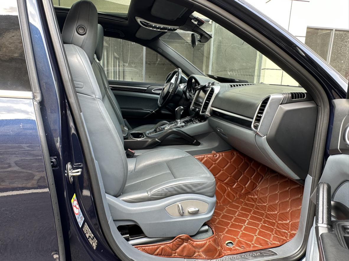 Porsche Cayenne 2012 thumb 10