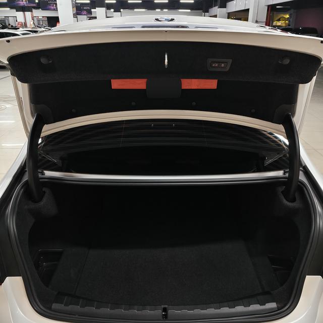 BMW 3 серии 2025 thumb 12
