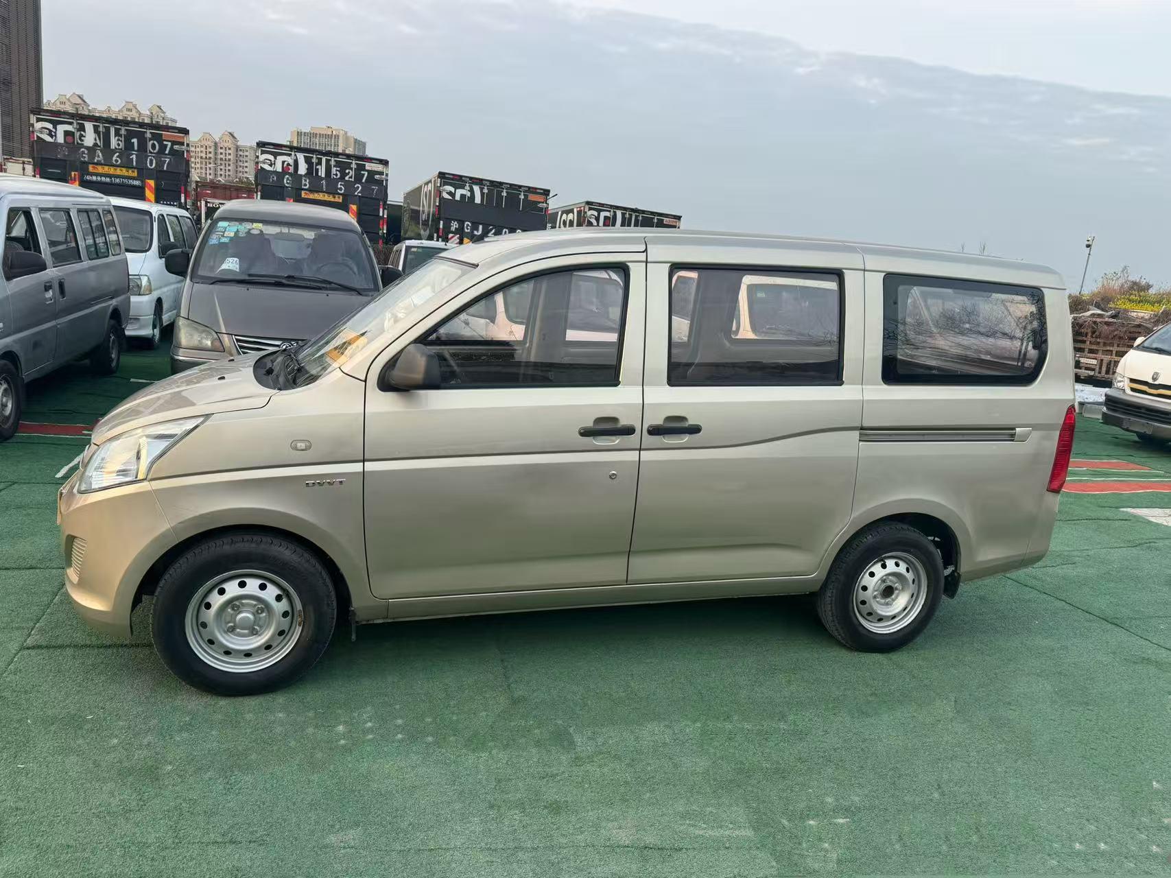 Wuling Rongguang V 2018 thumb 2