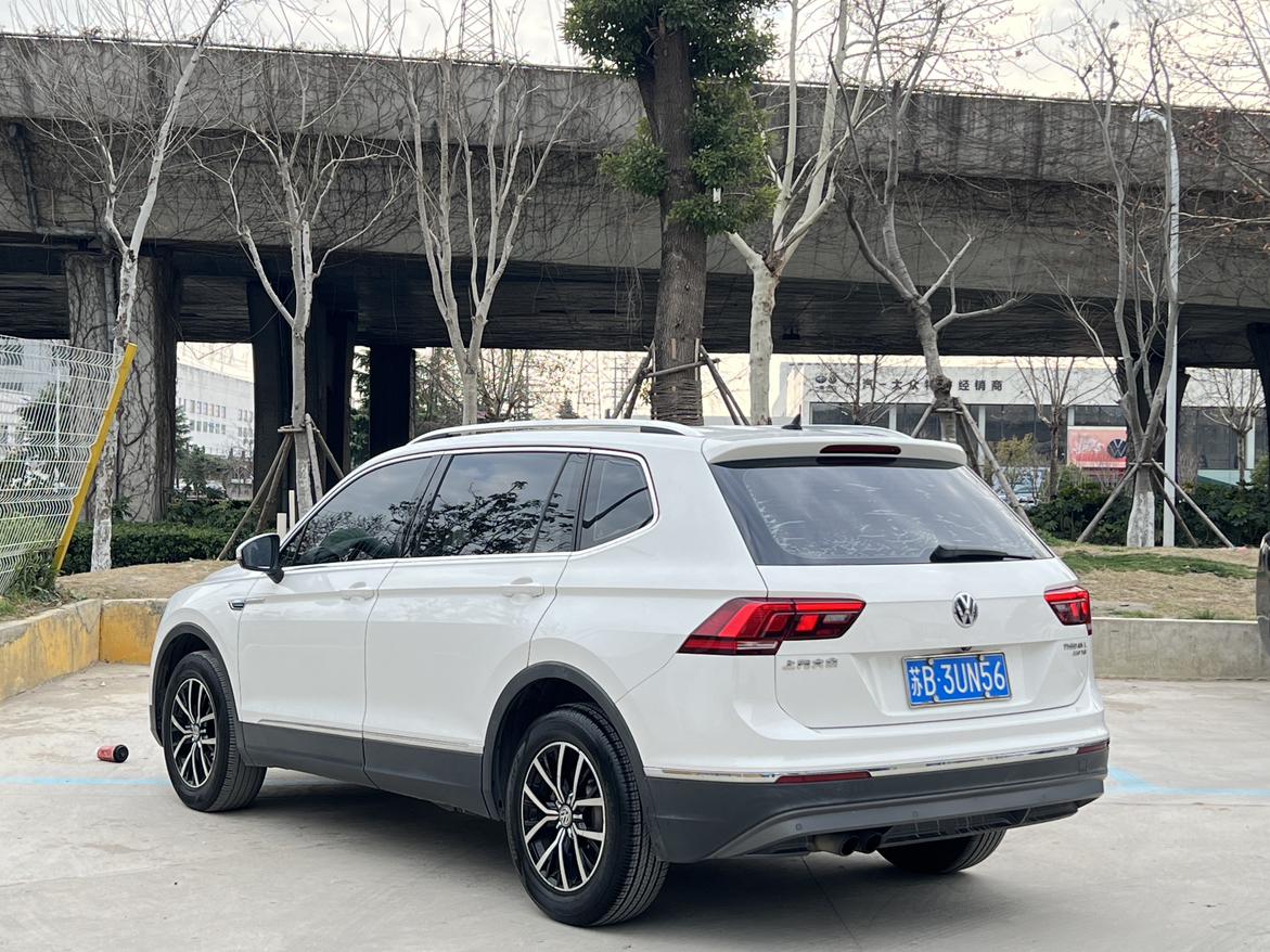 Volkswagen Tiguan 2018 thumb 2