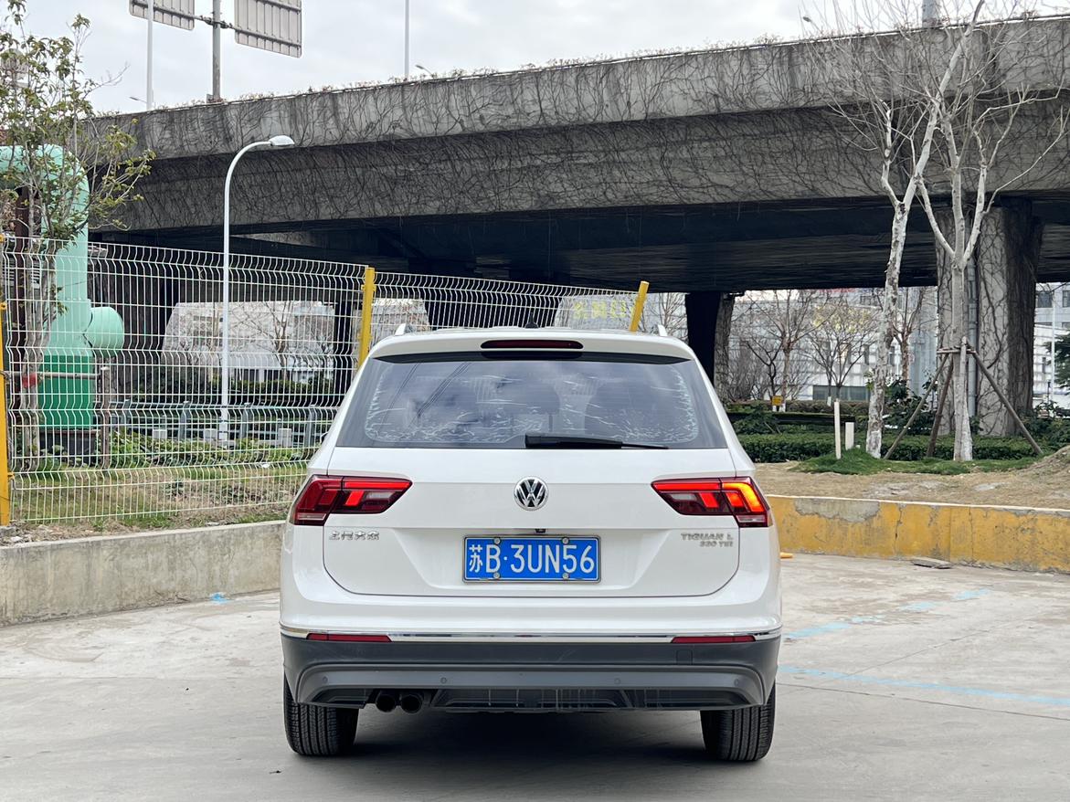 Volkswagen Tiguan 2018 thumb 3