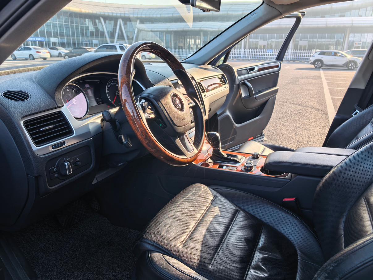 Volkswagen Touareg 2011 thumb 7