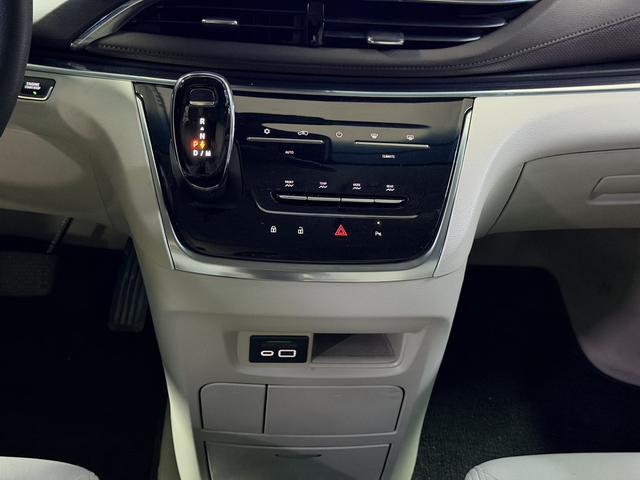 Buick GL8 2023 thumb 2