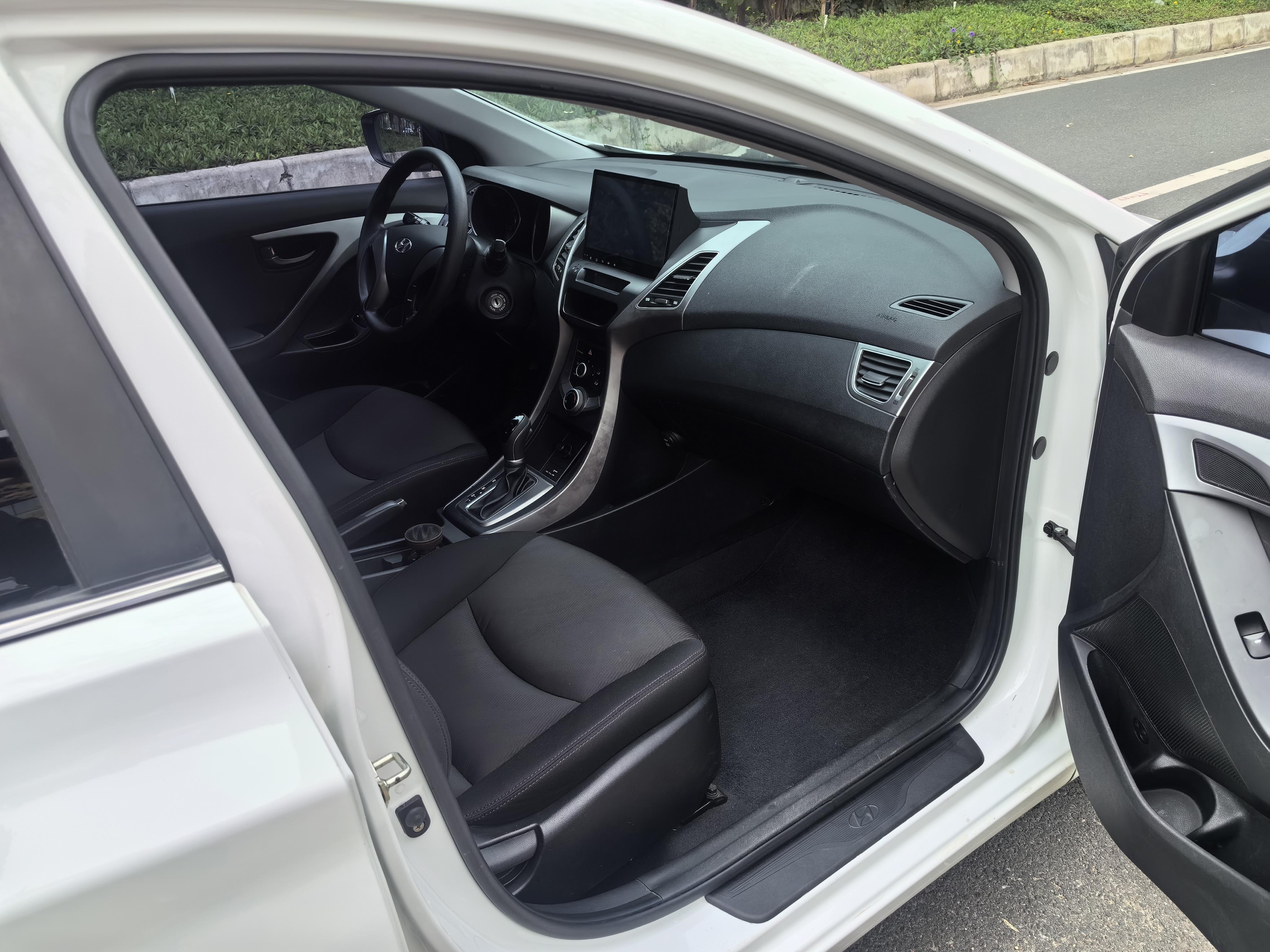 Hyundai Elantra 2017 thumb 6