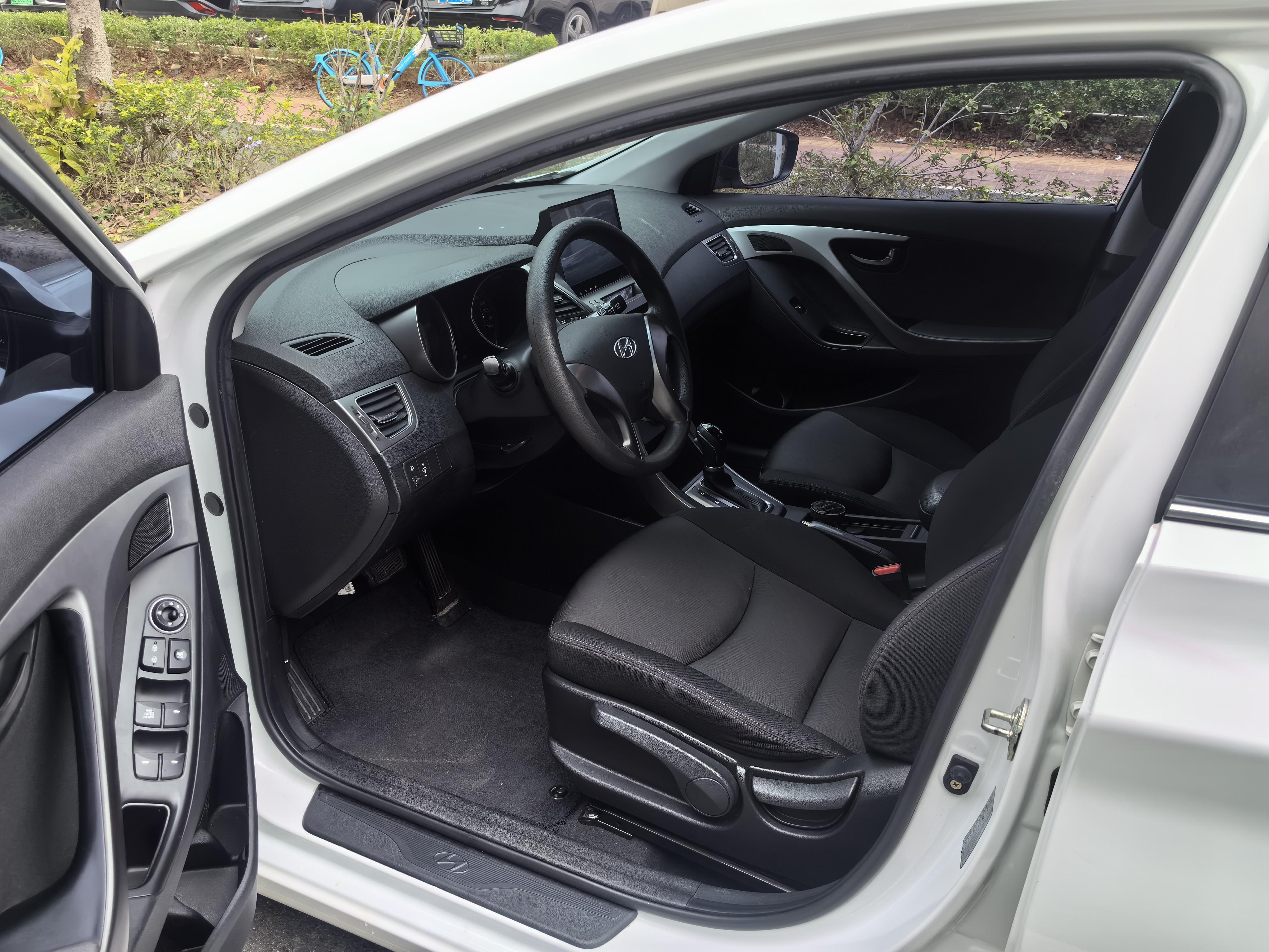 Hyundai Elantra 2017 thumb 10