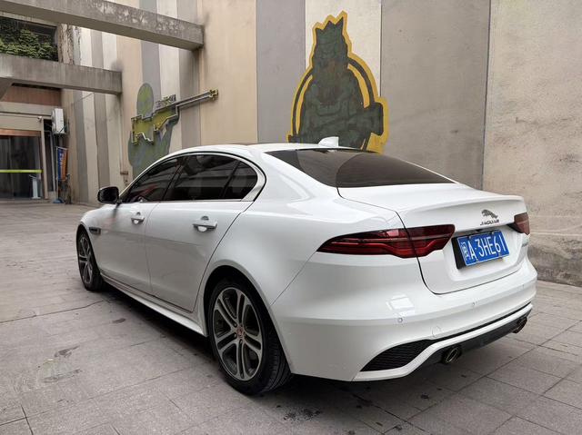 Jaguar XE 2022 thumb 3