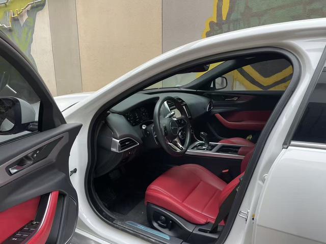 Jaguar XE 2022 thumb 4