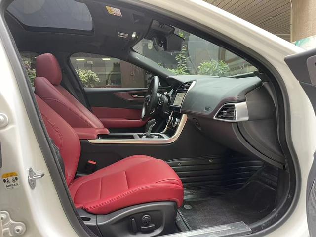 Jaguar XE 2022 thumb 5