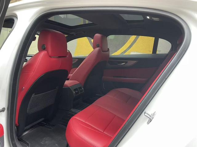 Jaguar XE 2022 thumb 6