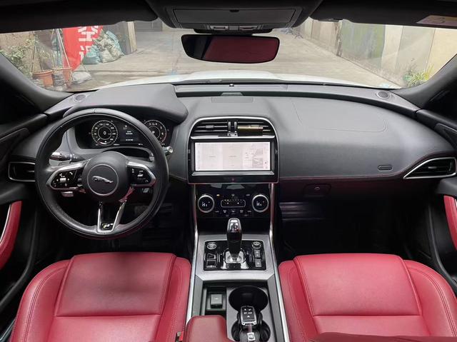 Jaguar XE 2022 thumb 7