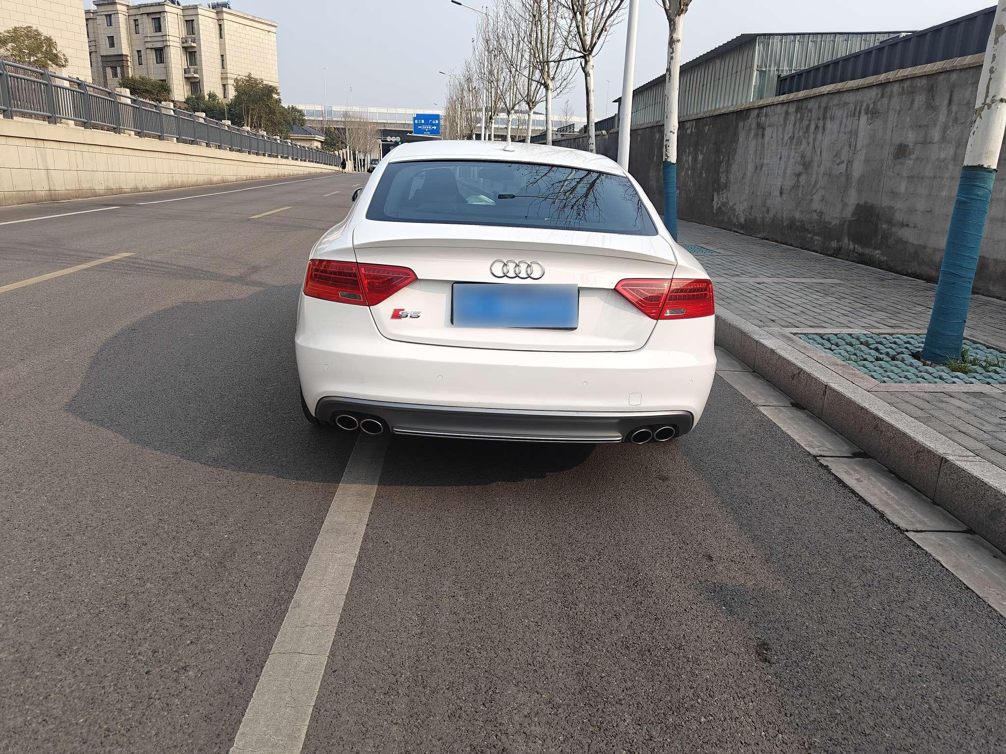 Audi S5 2015 thumb 3