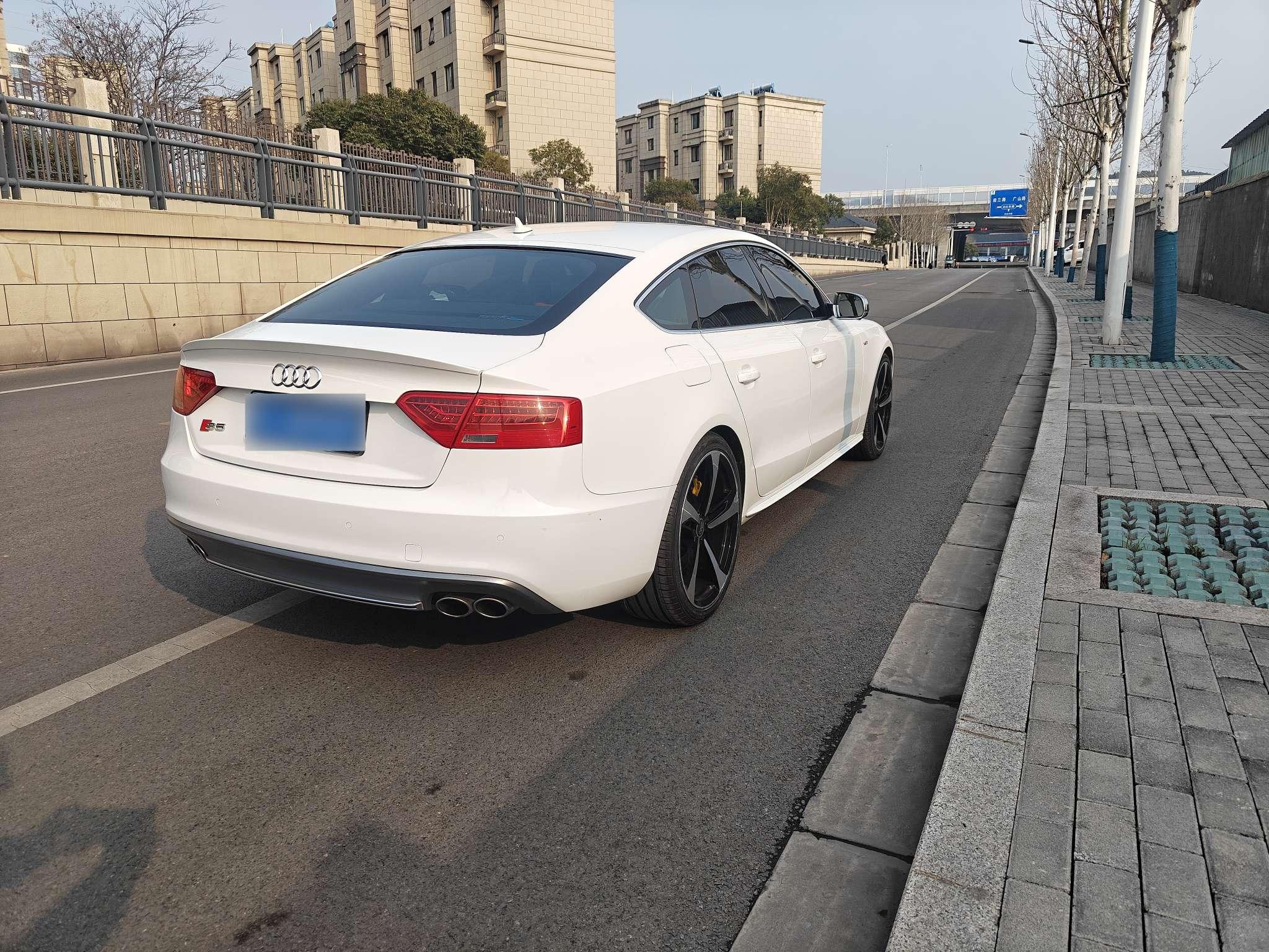 Audi S5 2015 thumb 4