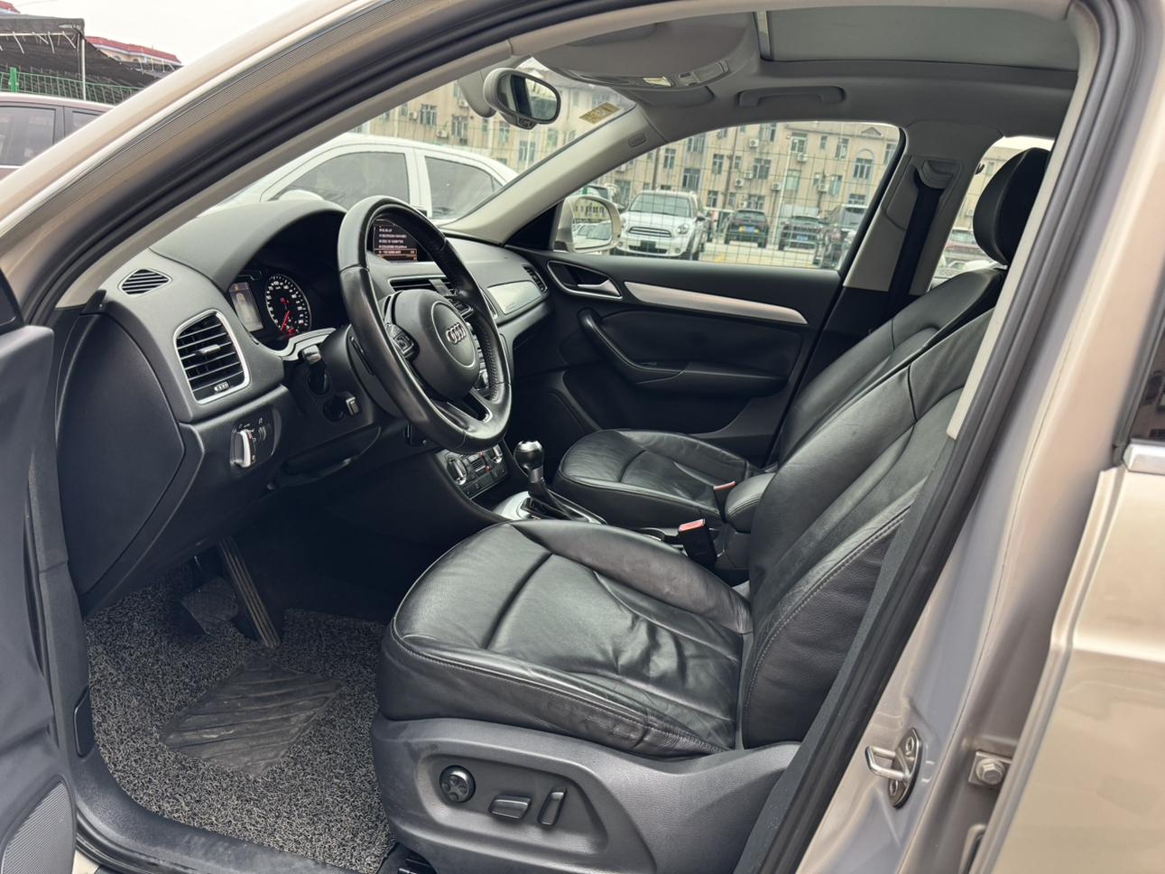 Audi Q3 2013 thumb 9