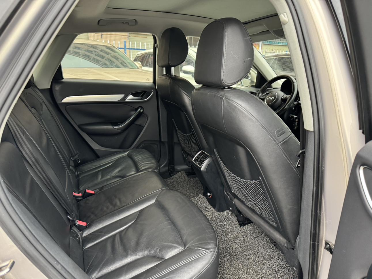 Audi Q3 2013 thumb 11