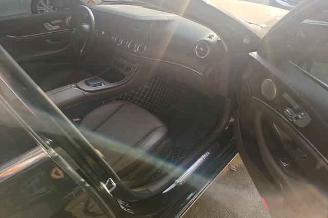 Mercedes-Benz E-Class 2023 thumb 3