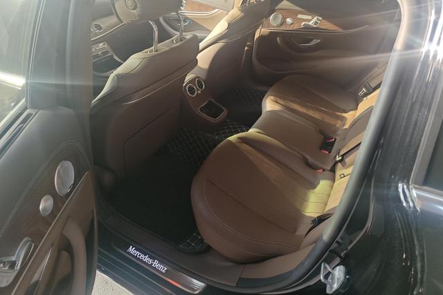 Mercedes-Benz E-Class 2023 thumb 10