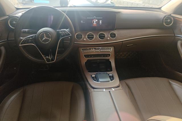 Mercedes-Benz E-Class 2023 thumb 11