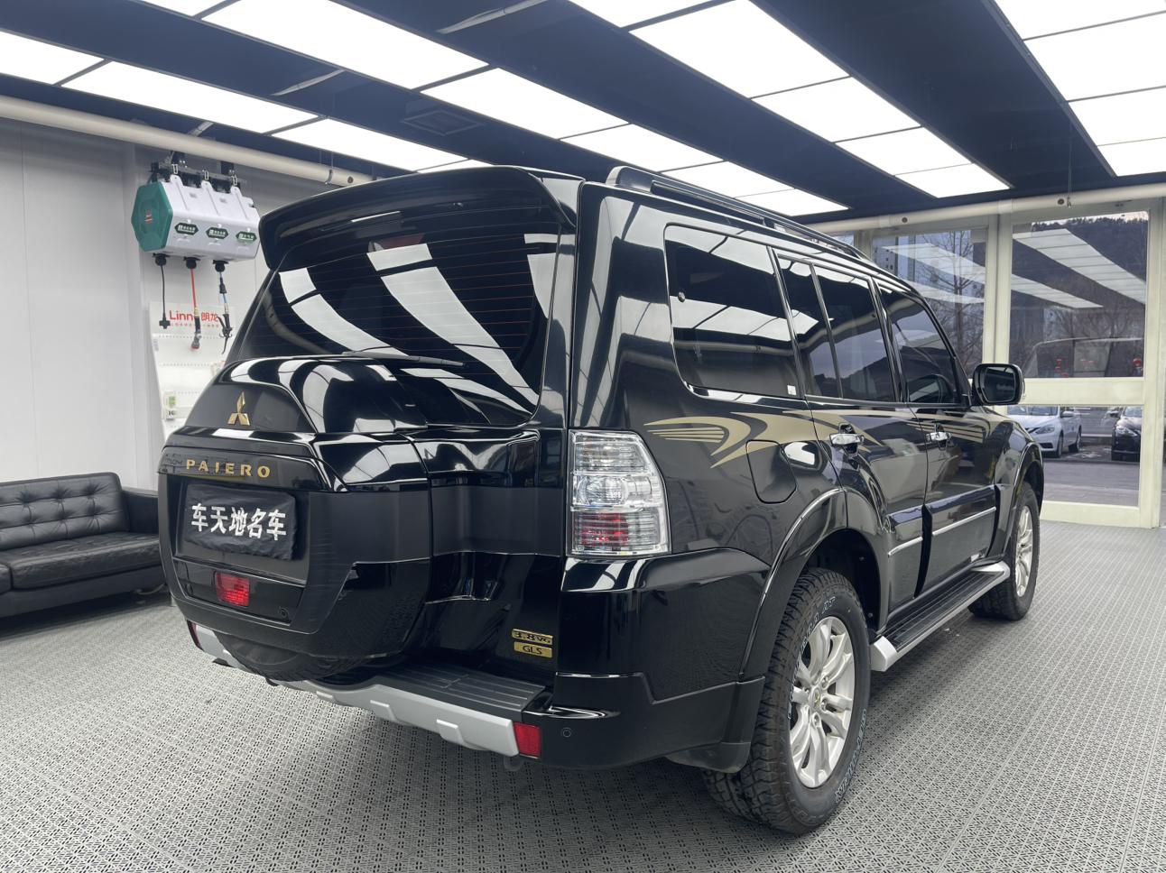 Mitsubishi Pajero 2020 thumb 3
