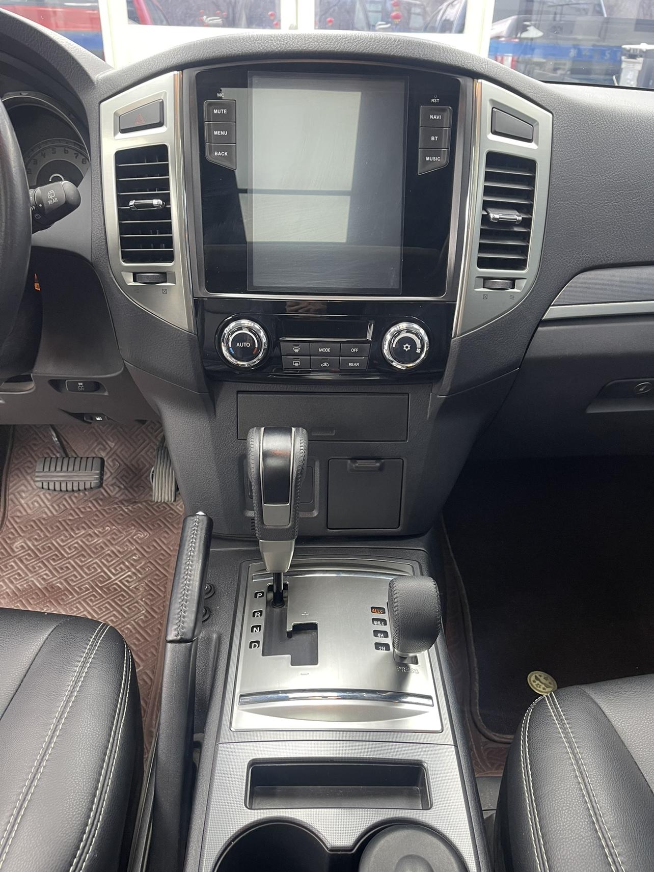Mitsubishi Pajero 2020 thumb 7