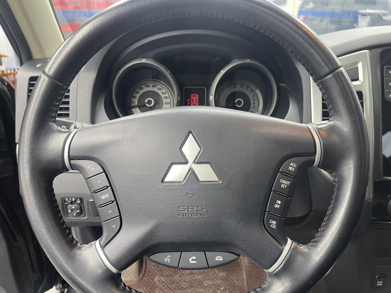 Mitsubishi Pajero 2020 thumb 8