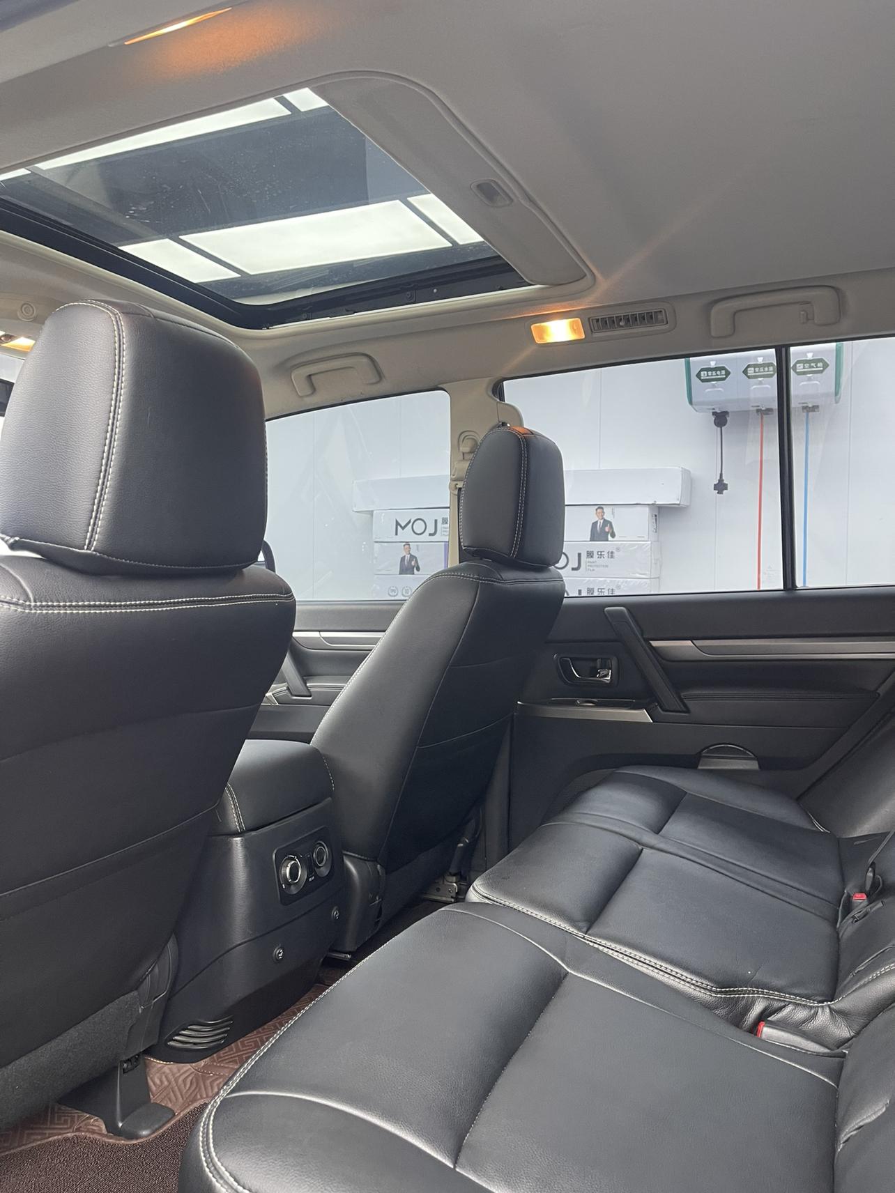 Mitsubishi Pajero 2020 thumb 10