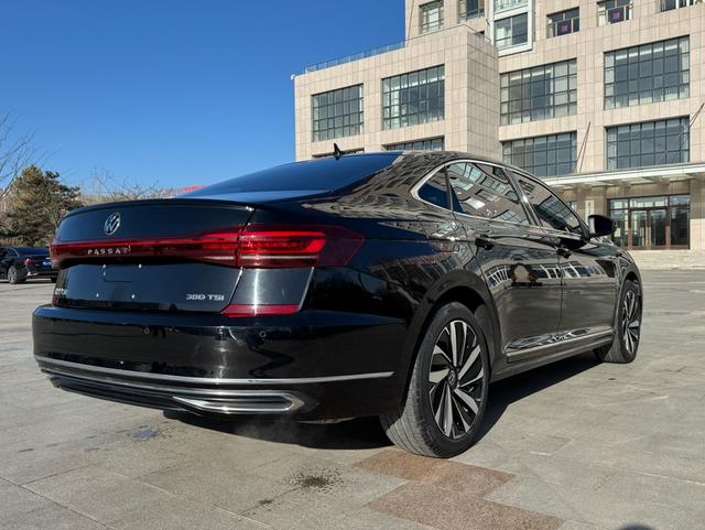 Volkswagen Passat 2024 thumb 2