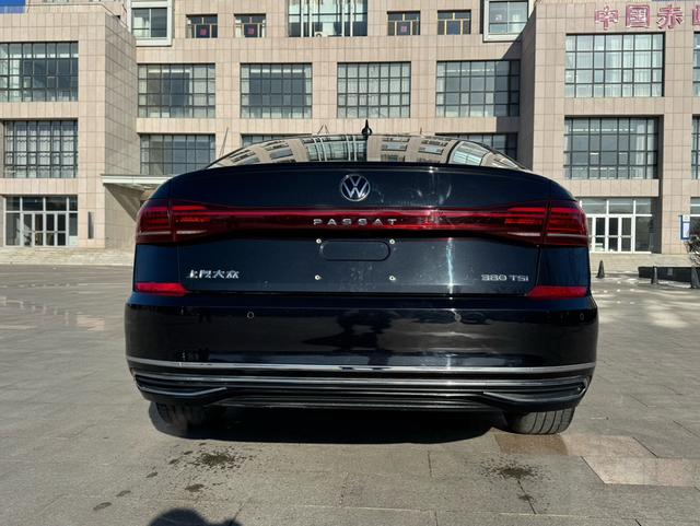 Volkswagen Passat 2024 thumb 3