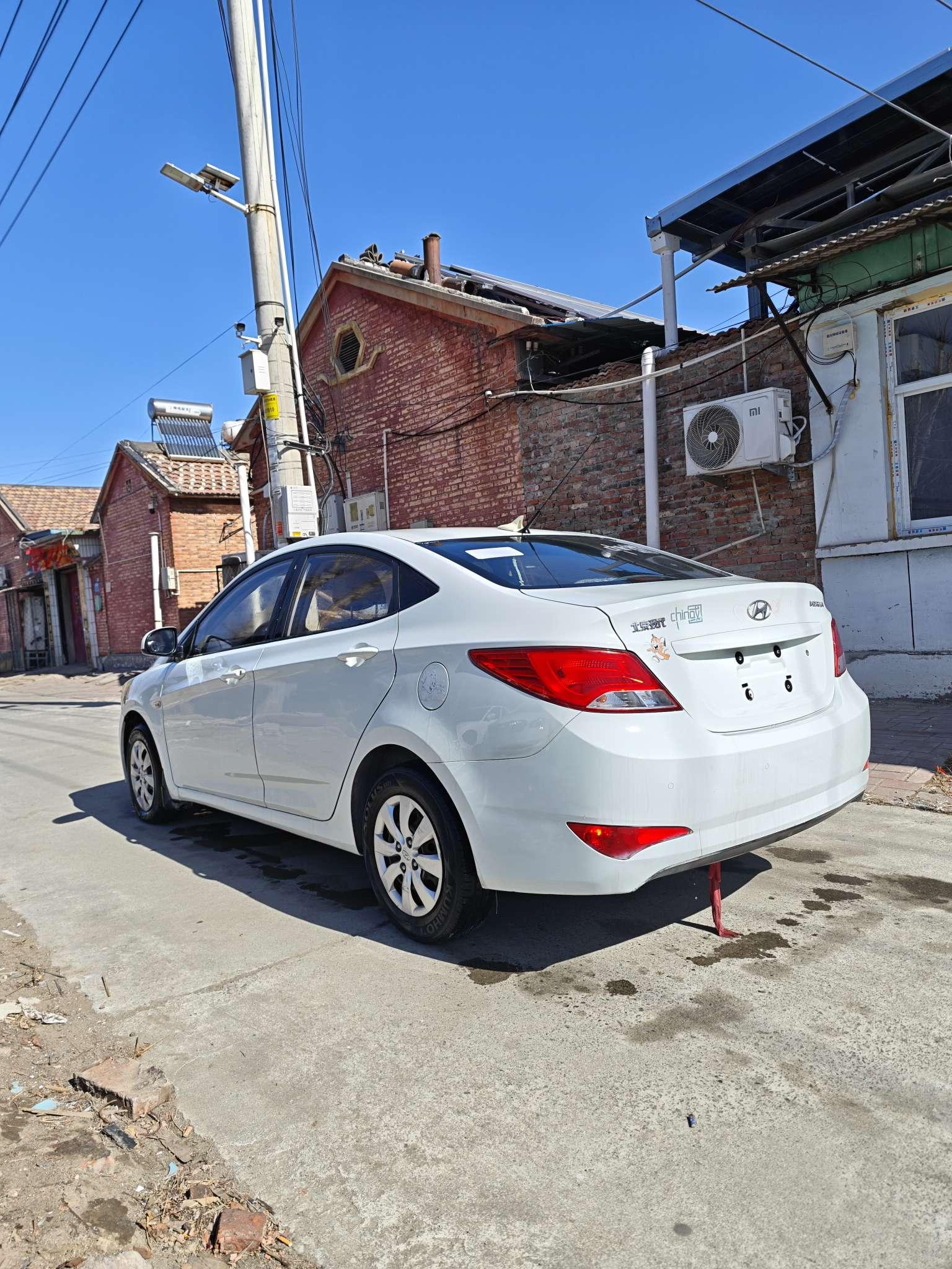 Hyundai Solaris 2016 thumb 2