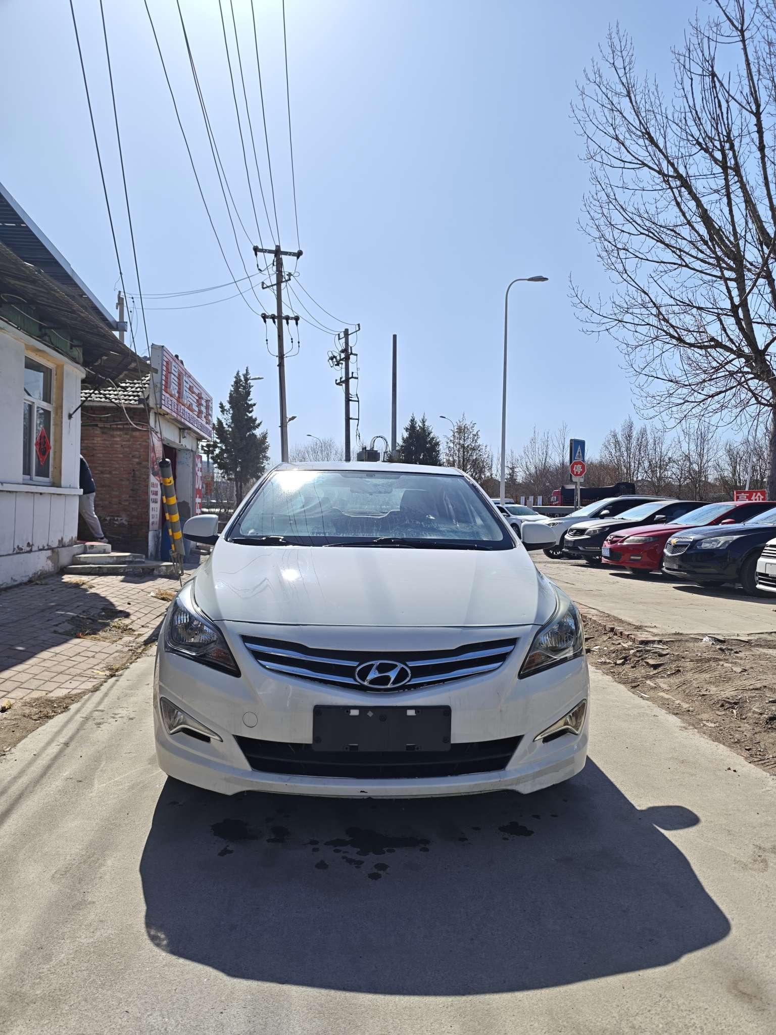Hyundai Solaris 2016 thumb 10