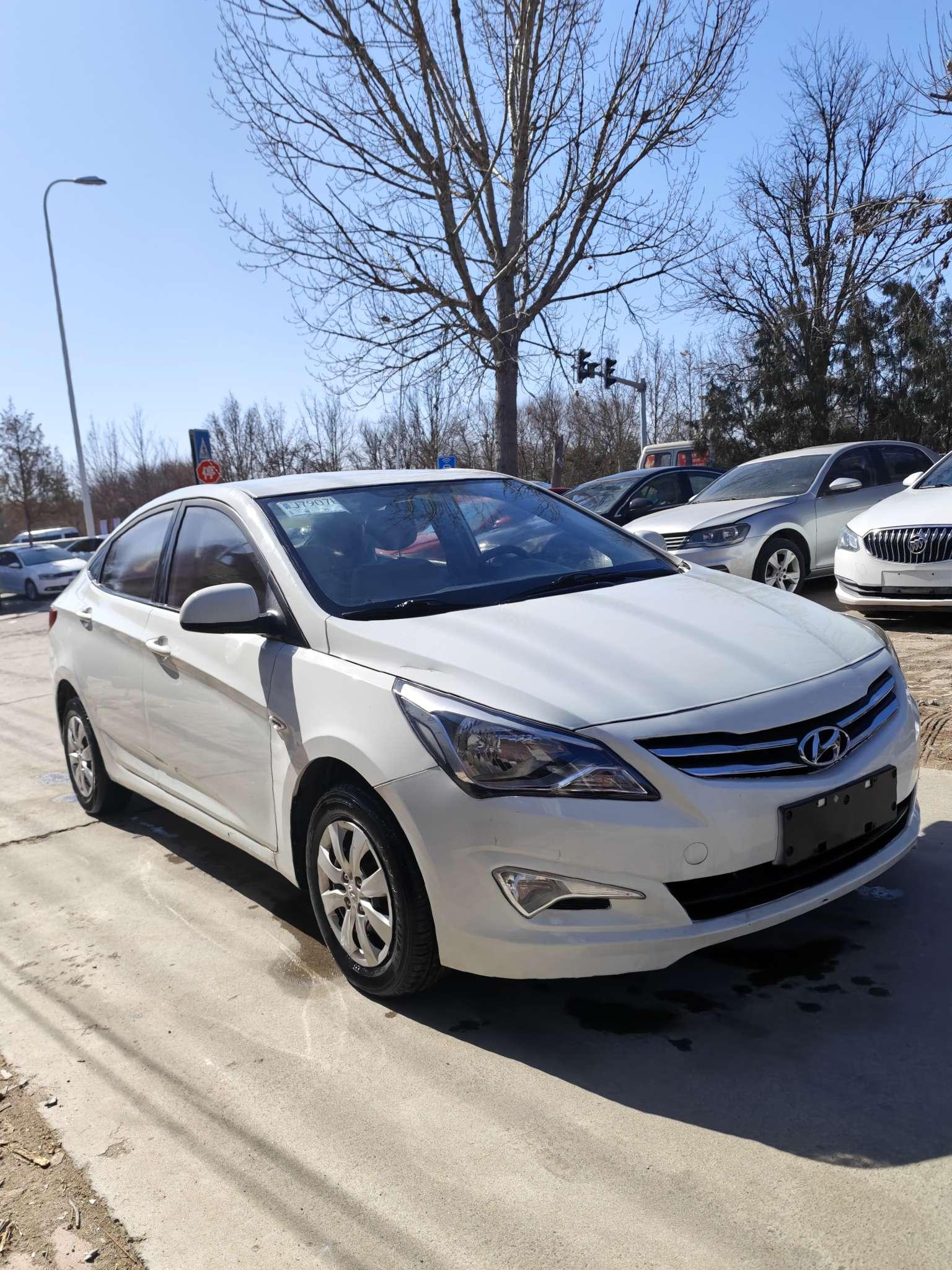 Hyundai Solaris 2016 thumb 11