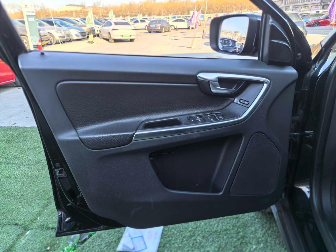 Volvo XC60 2013 thumb 7