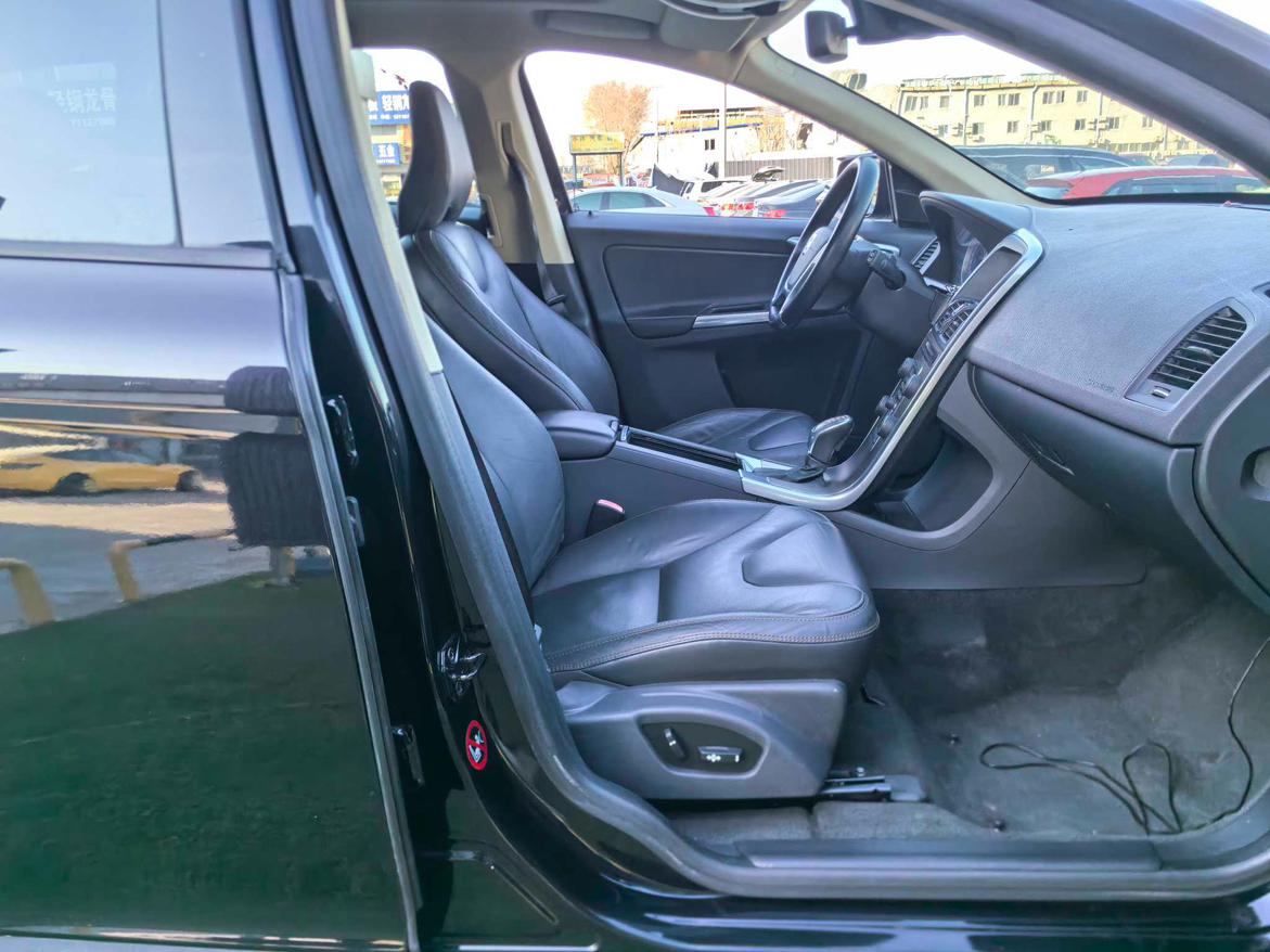 Volvo XC60 2013 thumb 8