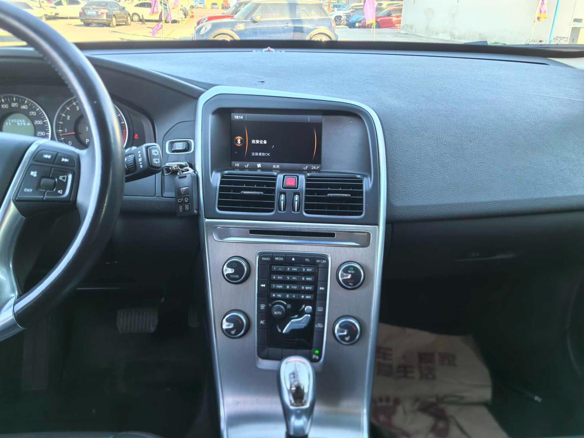 Volvo XC60 2013 thumb 10