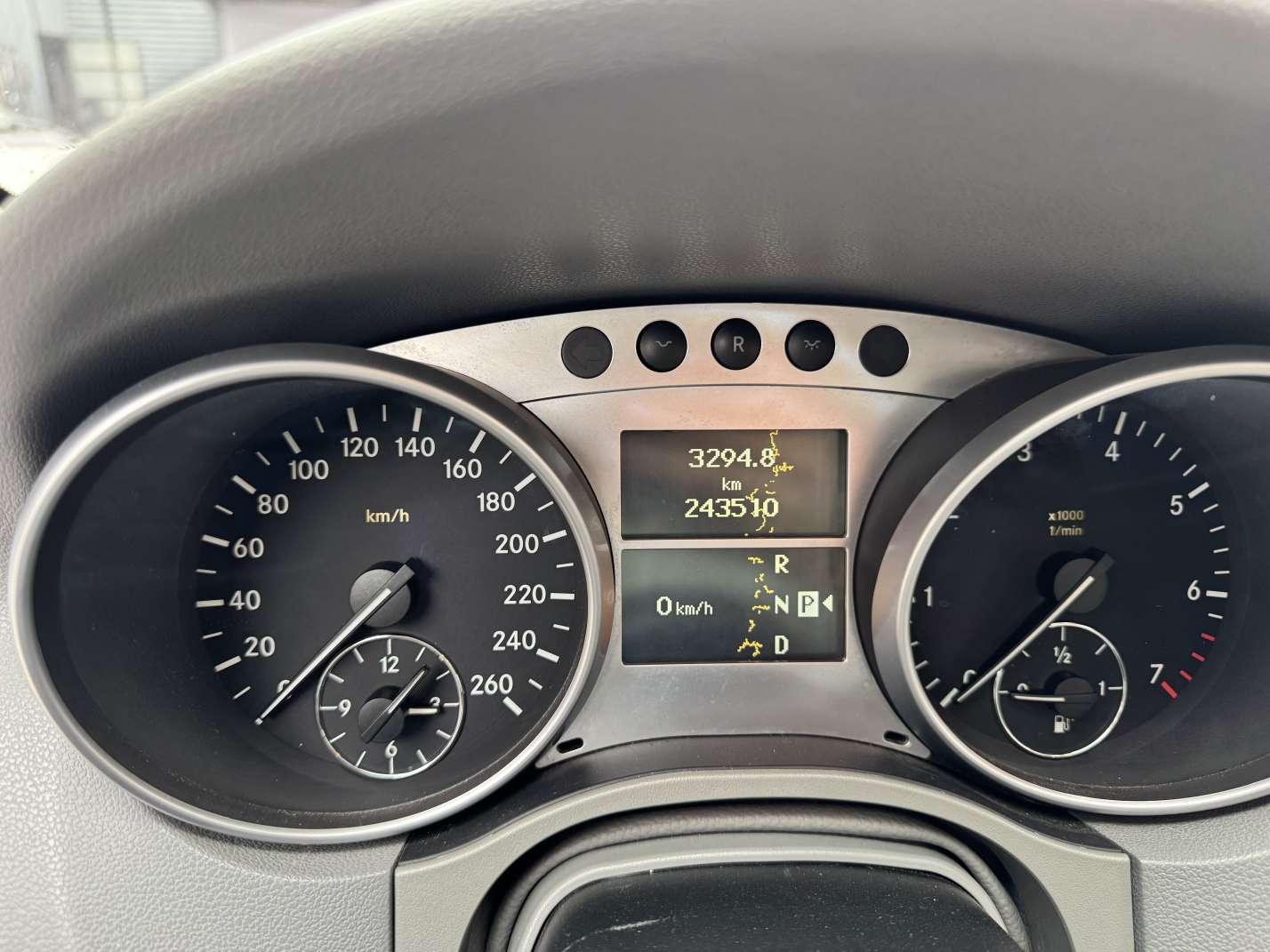 Mercedes-Benz M-Class 2011 thumb 7