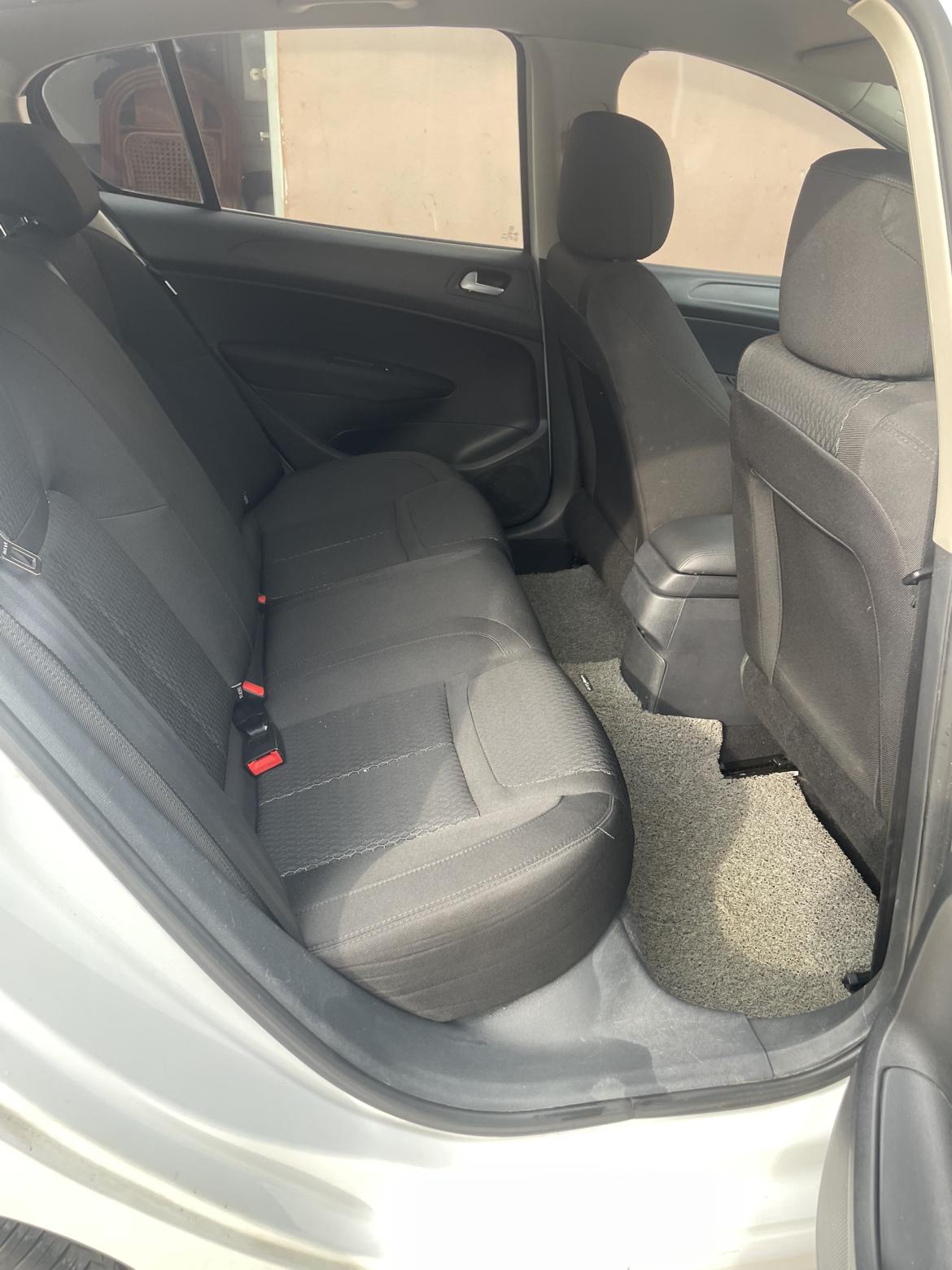 Peugeot 308 2016 thumb 6