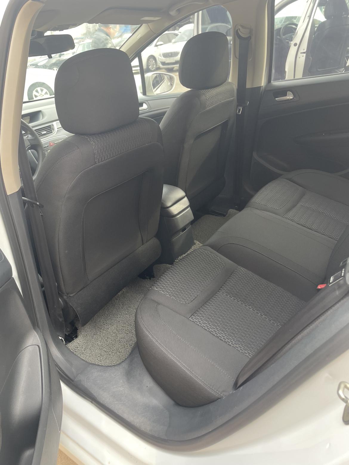 Peugeot 308 2016 thumb 7