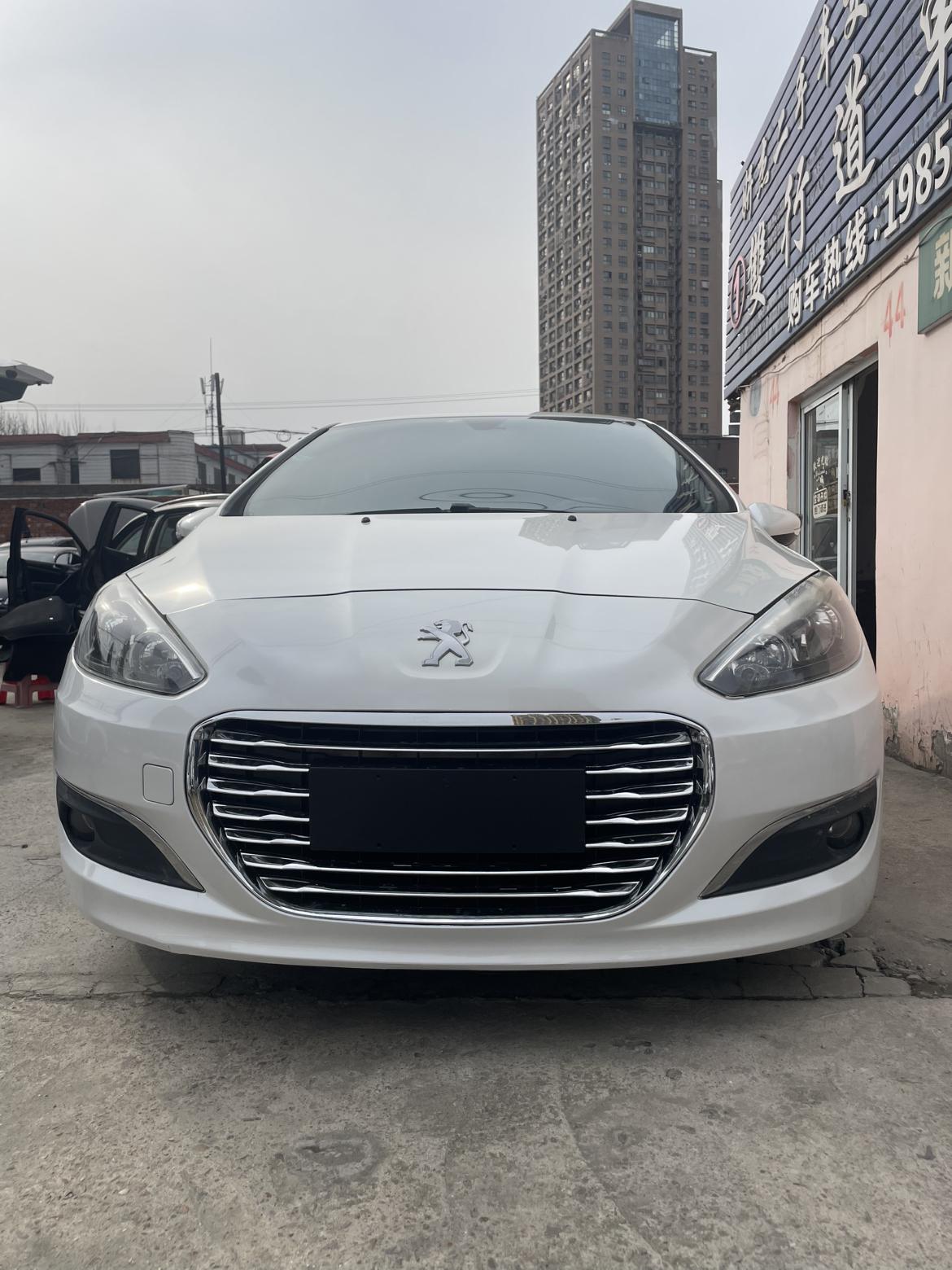 Peugeot 308 2016 thumb 9