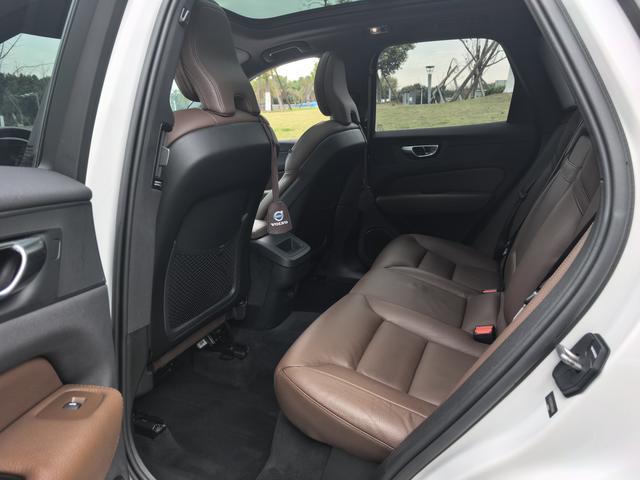 Volvo XC60 2021 thumb 2
