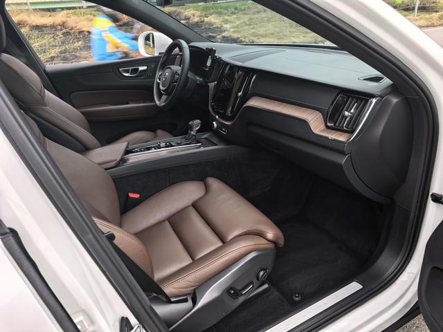 Volvo XC60 2021 thumb 3
