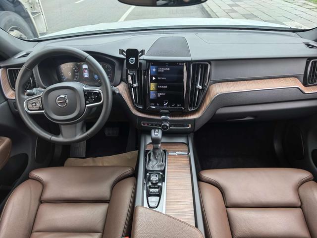 Volvo XC60 2021 thumb 5