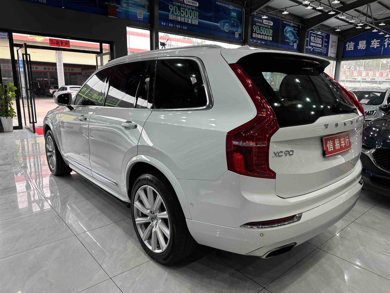 Volvo XC90 2018 thumb 3
