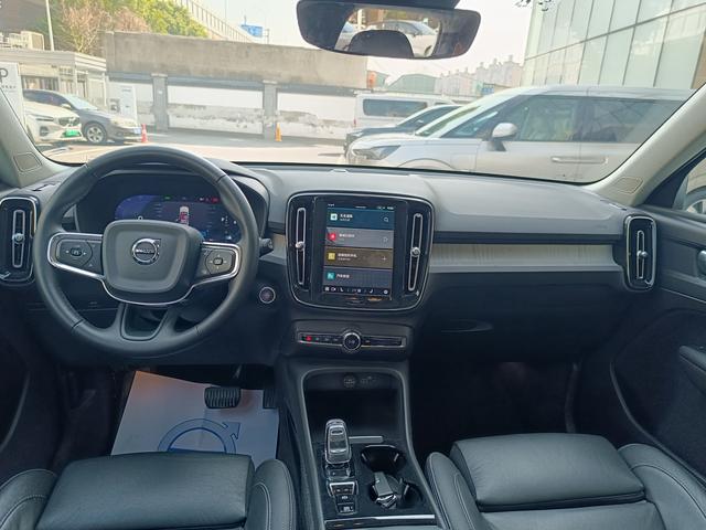 Volvo XC40 2025 thumb 6