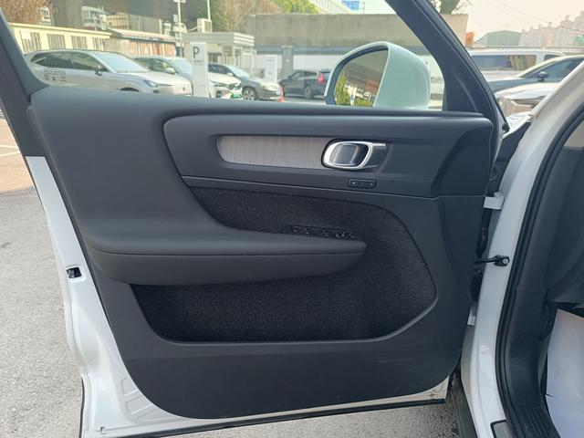 Volvo XC40 2025 thumb 11
