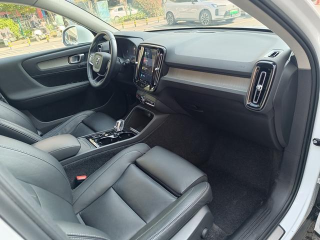 Volvo XC40 2025 thumb 12